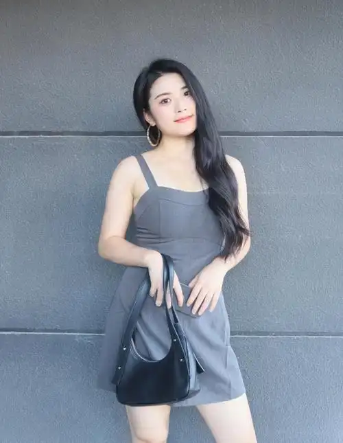 微胖方脸肩宽骨架大也要穿吊带性感迷人