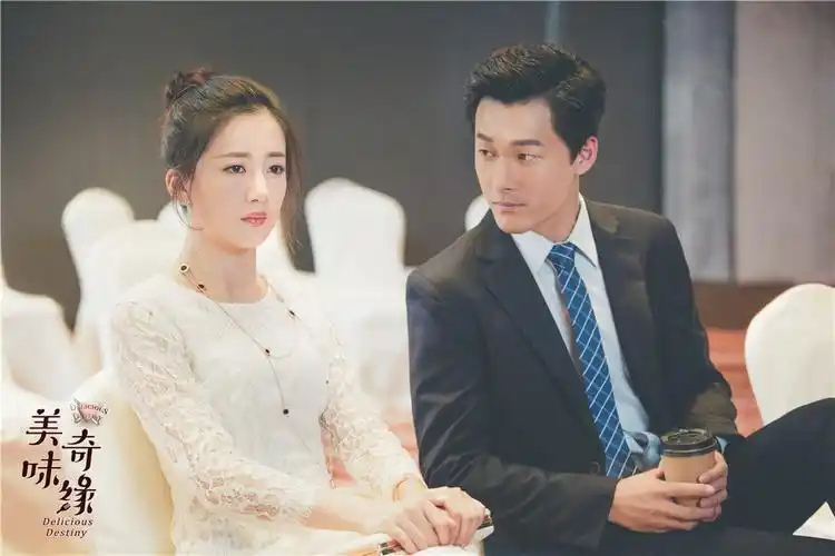 饰),宋佳茗(毛晓彤 饰),赵寒(张雨剑 饰)和叶以澜(陈欣予 饰)四人为