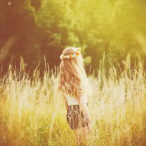 戴花环的美女背影头像