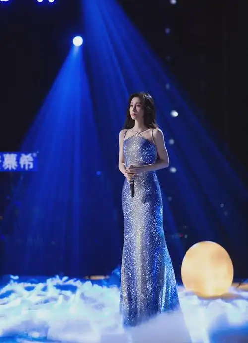 中国好声音张碧晨《光的方向》舞台也太绝了!__财经头条