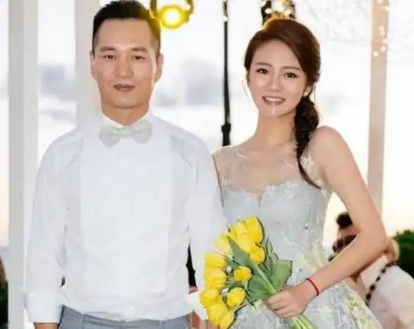 安以轩近况清空与富豪丈夫陈荣炼甜蜜合照面容憔悴疑似退圈