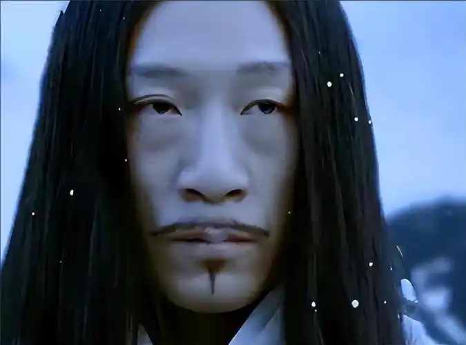 其实孙红雷的脸不用想都知道不适合古装,大脸盘子小眼睛,甚至称不上"