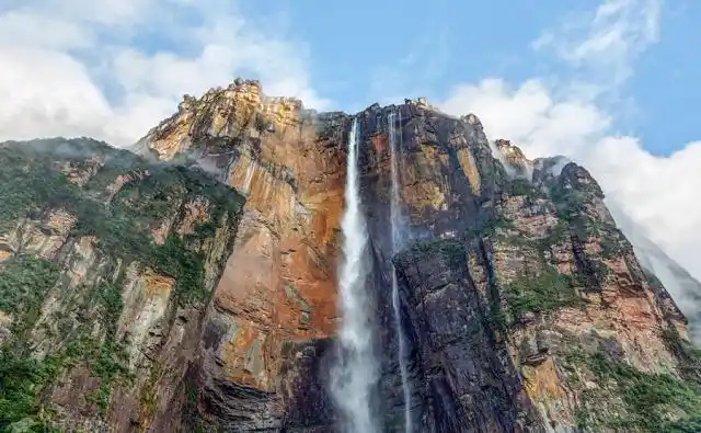 世界最高瀑布,位于万丈断崖,无陆路可通,只能从空中俯瞰!