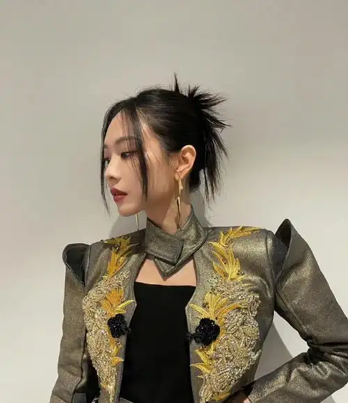 王霏霏要表演恐龙抗狼吗