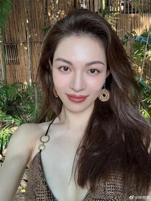 钟楚曦泰国库存姐姐身材真的爆美