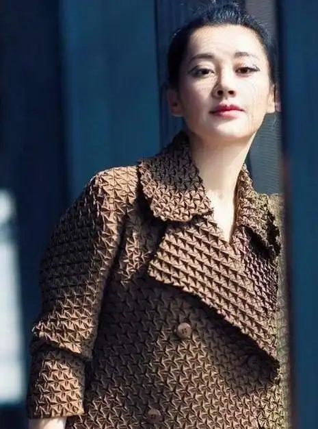 许晴多年绯闻缠身54岁仍未结婚生子