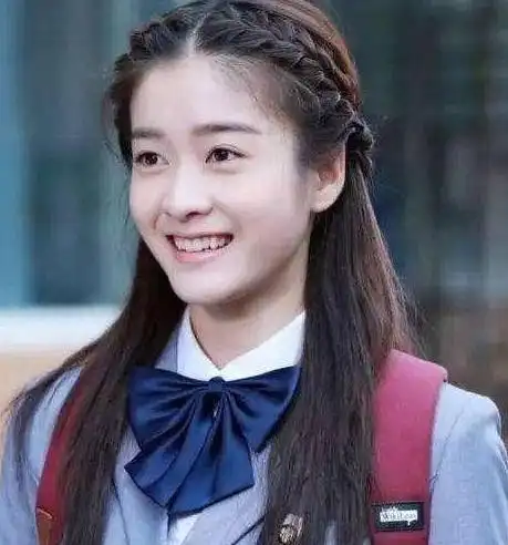 女星穿校服:刘诗诗端庄优雅,赵丽颖俏皮可爱,但都输给了林青霞