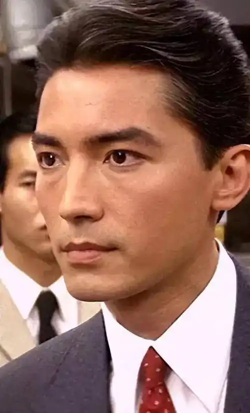 尊龙近况揭秘:风采依旧,魅力不减当年