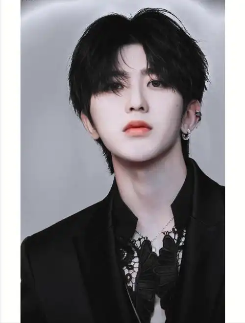 蔡徐坤粉丝连麦狗仔问最多的一个问题曹女士好看么