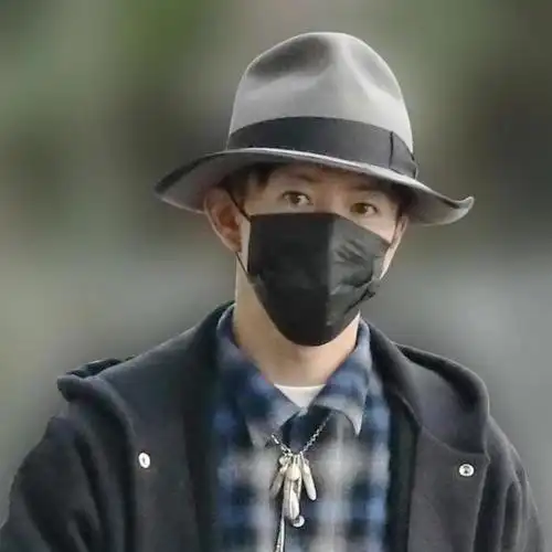 48岁木村拓哉戴礼帽遛狗帅气雅痞工藤静香贤妻样公开丈夫享福