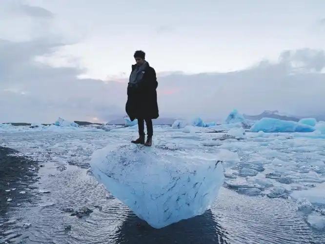 刘昊然冰岛唯美写真图片