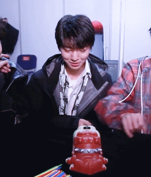 王俊凯tfboys帅哥笑容gif动图_动态图_表情包下载_soogif