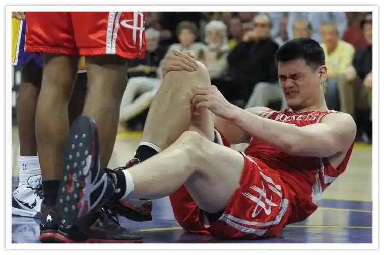 ▼由于伤病,2011年姚明正式宣布退役,但是小巨人的脚步没有停下来