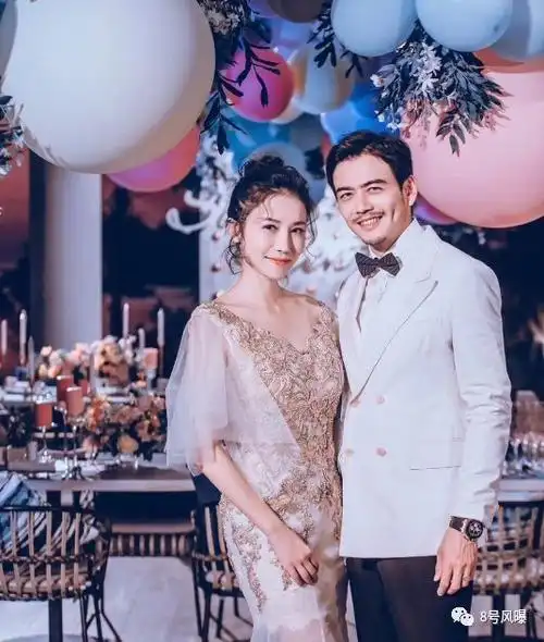 珍藏了8年的王冠15万颗水晶手工做成婚纱女星最美的瞬间原来是婚礼啊