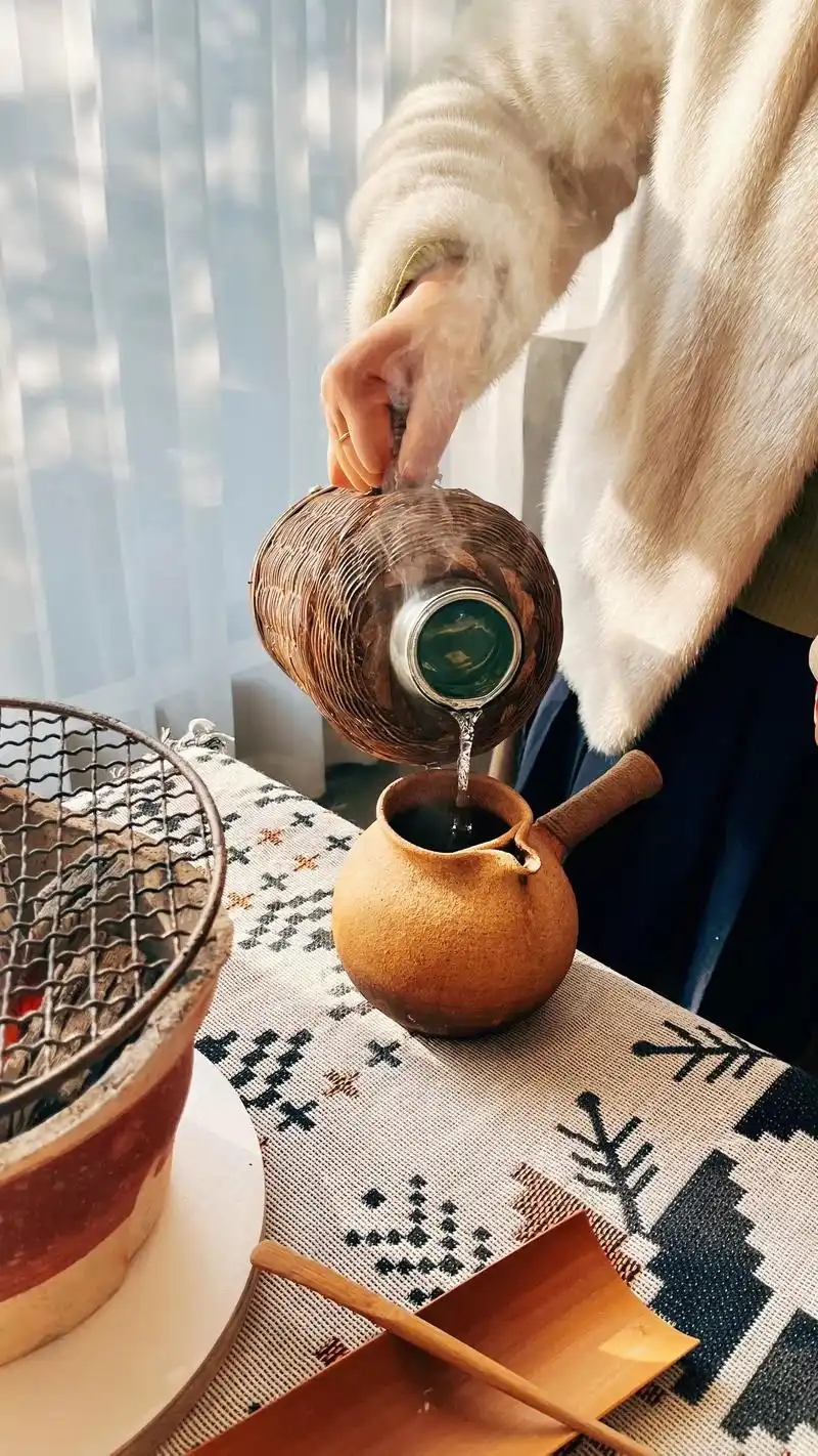 围炉煮茶 #立春元宵喜相连 生活需要烟火,也需要静静的美好 - 抖音