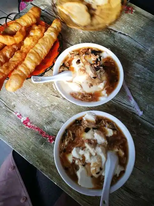 这里的油条称斤的,豆腐脑没有宝坻的口感好.