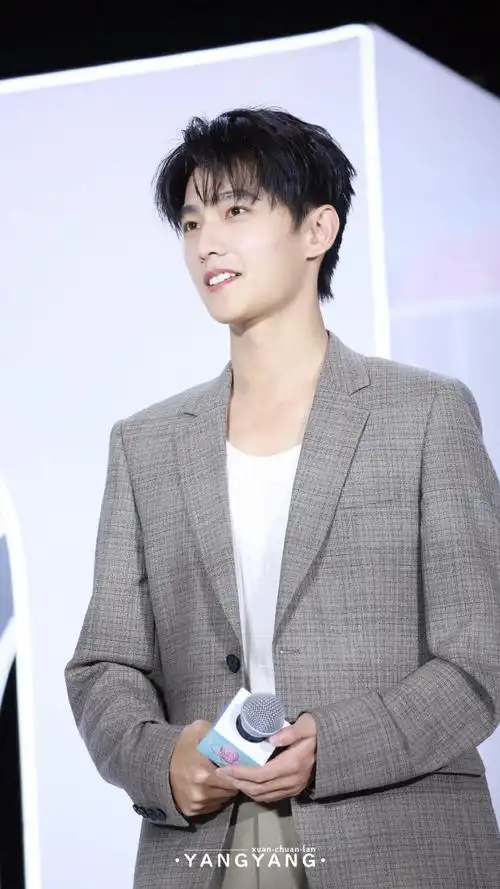 杨洋喜临门品牌代言人##杨洋怼脸状态##杨洋线下活动人气