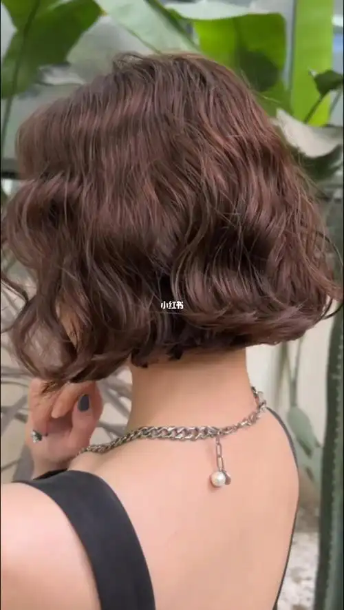 短发烫发时尚魅力70女人性感减龄瘦脸