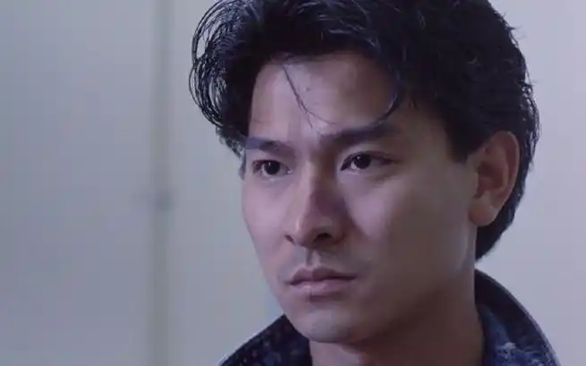 刘德华白西装好帅##吴京刘德华比了个大心