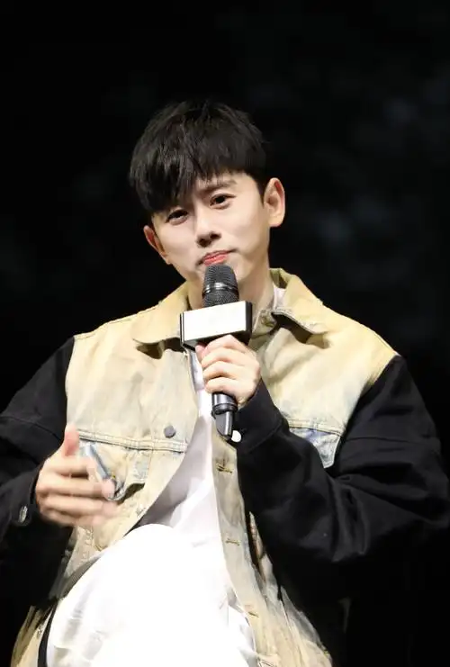 张杰出演话剧曾经如是