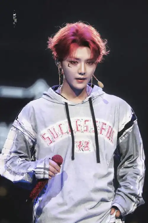 被鹿晗帅到/美到是一件很正常的事情.  #鹿晗骨相