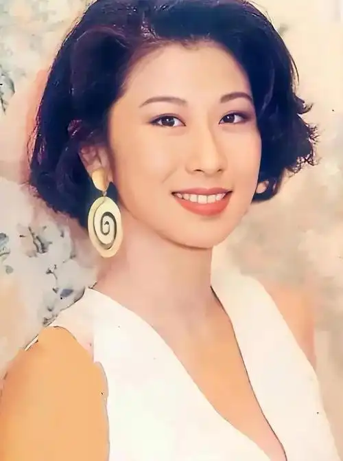 回顾叶倩文:嫁给大14岁的林子祥,结婚28年无儿无女61岁已经白头