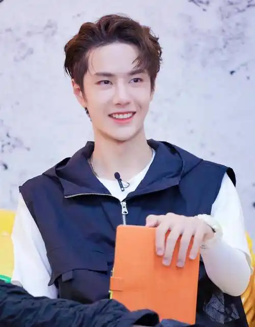 原创被男明星笑容治愈的瞬间肖战任嘉伦太温暖看到成毅赏心悦目