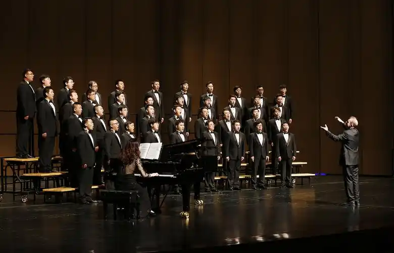 2018高雅艺术进校园中国音协爱乐男声合唱团携手长江唱响