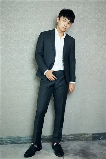 董子健出席金砖国家电影节 展现90后新风采