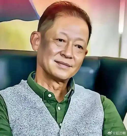 王志文说:"到了一定年龄,没有稳定的收入,没有存款,亲人遇到事情你拿