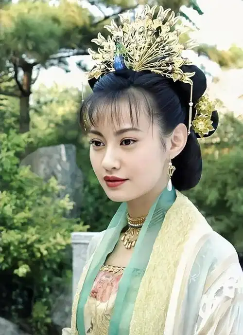 20年过去,内娱依旧喜欢小白花:三代同款女星,谁是天花板?