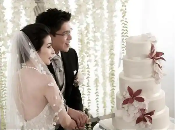 郭晶晶的婚礼现场豪华至极,据统计,她的服装和造型总花费高达700万