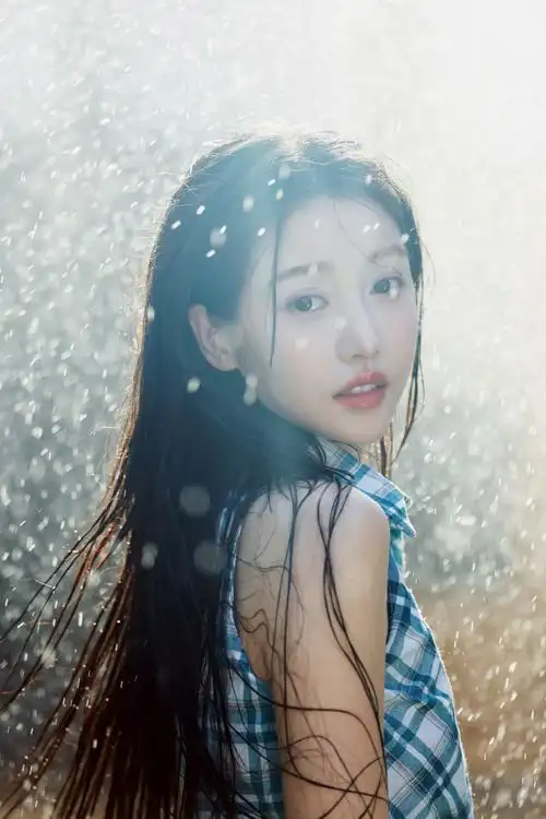 姜贞羽现偶适配度#@姜贞羽-aisling最新分享的夏日洒水写真满满的