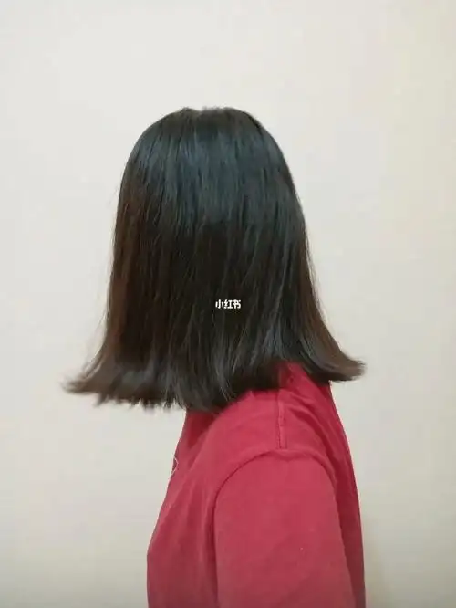 想问问后面的头发怎样剪我不想去理发店剪