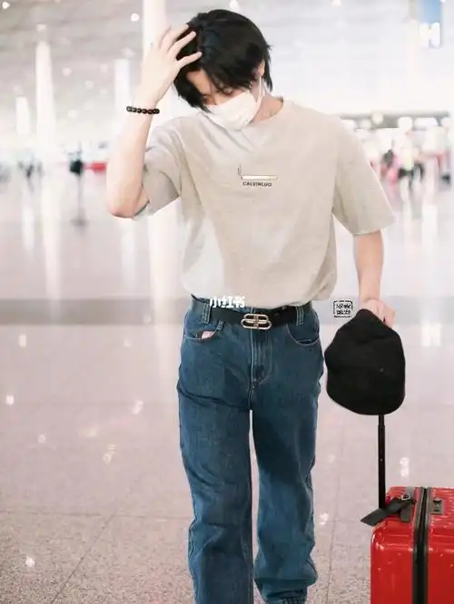 机场肖宇梁他的腿有辣么长