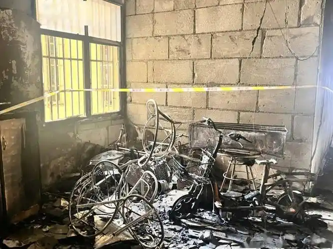 电动车飞线充电引发火灾男子被拘留15天