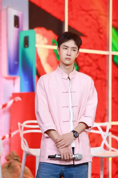 好甜的一位粉嫩俊俏少年 组合官博上新王一博《天天向上》剧照_美食