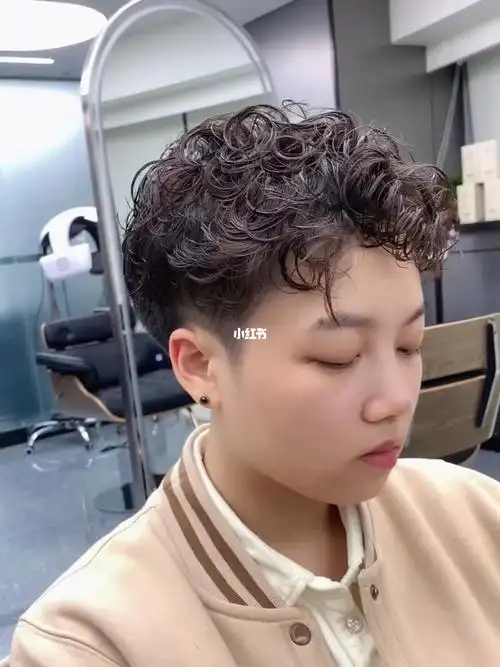 重庆女生都喜欢的73超短发羊毛卷