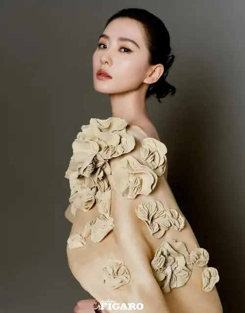 刘诗诗费加罗四月刊封面##刘诗诗费加罗东方瓷花造型##时尚新封面