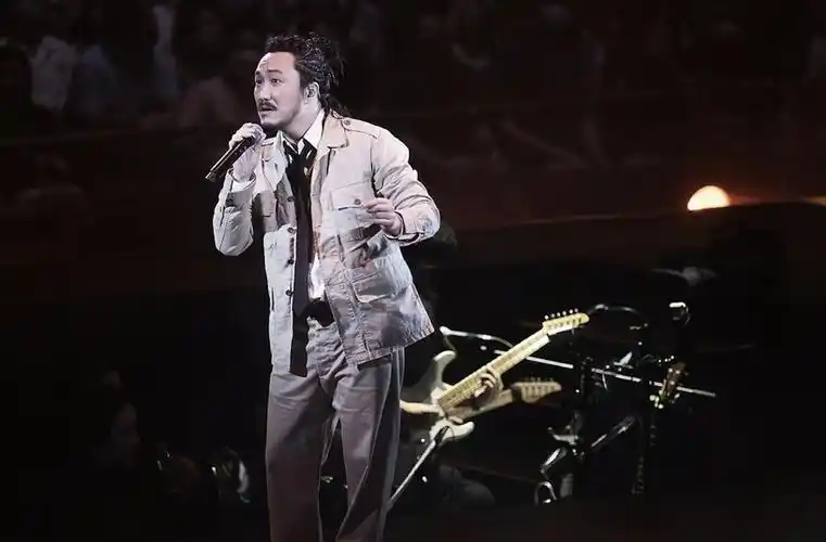 郑中基香港演唱会全家捧场,12岁女儿献唱罕露脸,姐弟长相随父亲_成为