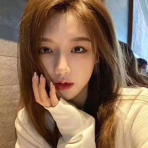 女生头像按照大自然的规律你该遇到我了