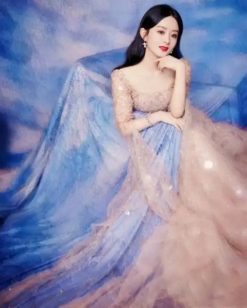 甜美又酷飒的赵丽颖中秋晚会礼服