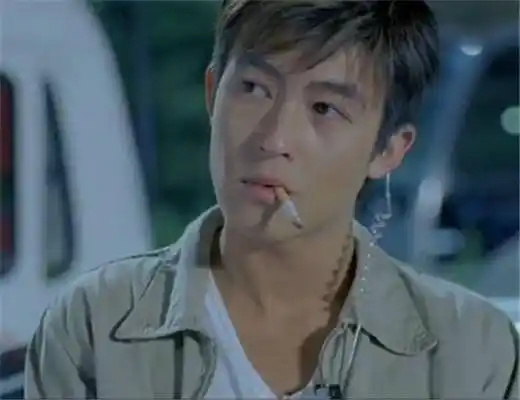 那年的ae86加满了油周杰伦呢喃着肖邦的忧伤冠希哥还歪叼着烟