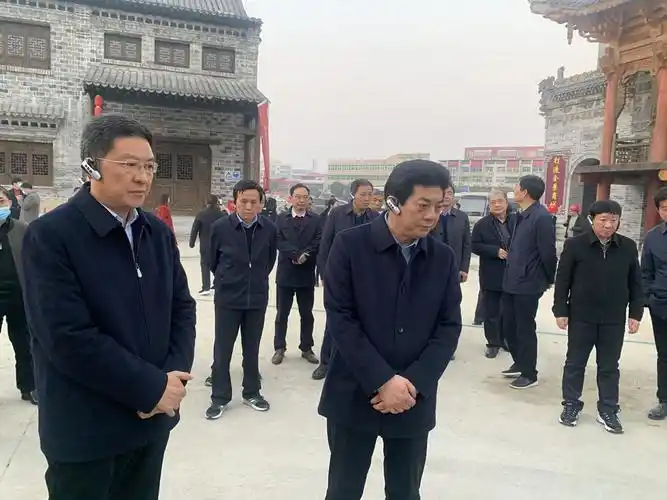 与会人员在县领导胡培刚,陈世玉,范东升,余本军,高东,吴炳辉,陈丽,李