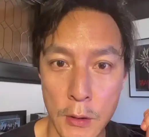 45岁吴彦祖晒自拍视频面容沧桑满脸虚汗发际线后移严重