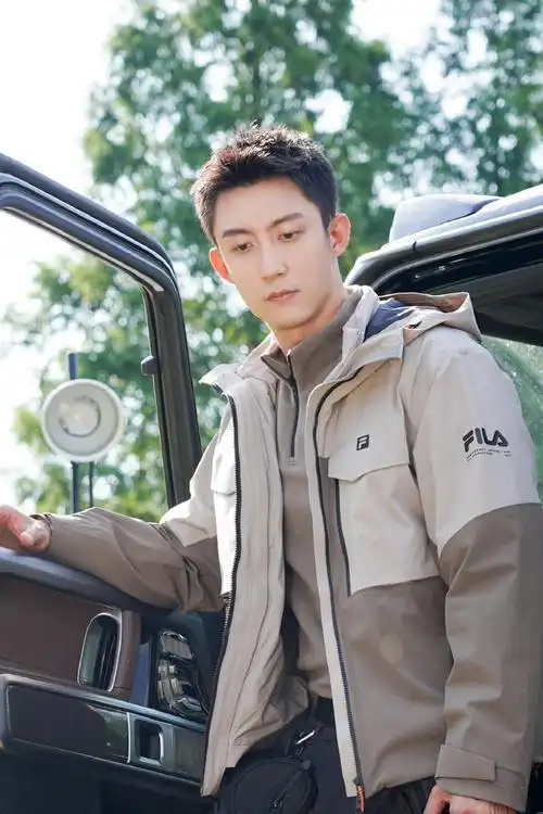 #黄景瑜美拉德穿搭#