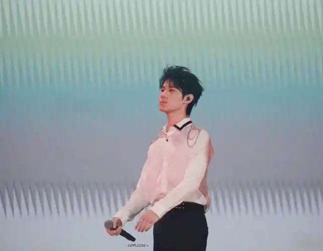 张真源手指镜头##张真源瘦了好多#「一指封神」名场面再现6015我