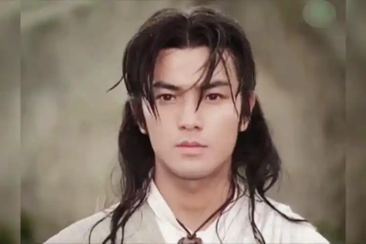 总有一种漫画人物的错觉,这就是漫画脸吗 #郑伊健视频时长:87秒2022