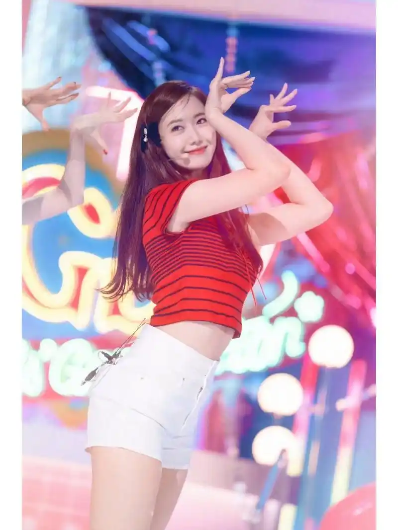 少女时代林允儿回归舞台表演