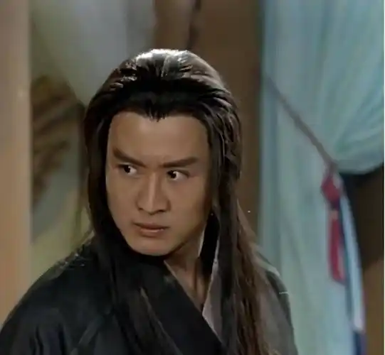 比如:在93版《倚天屠龙记》里,他饰演了杨逍,其良好的形象至今仍然被